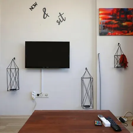 Chic Flat W Balcony 15 Min To Airport And Viaport Apartment Istanbul