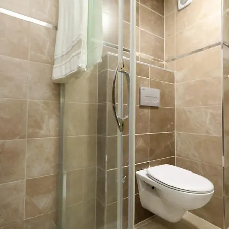 Chic Flat W Balcony 15 Min To Airport And Viaport