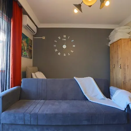 Chic Flat W Balcony 15 Min To Airport And Viaport Stambuł